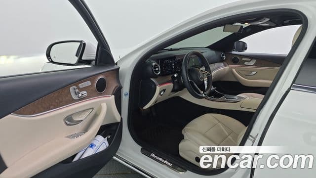 Mercedes-Benz E-Class 2023 — Şəkil 10/20