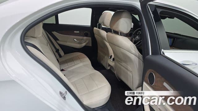 Mercedes-Benz E-Class 2023 — Şəkil 11/20