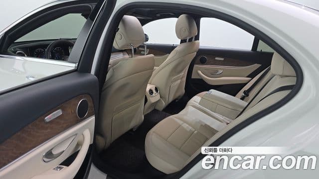 Mercedes-Benz E-Class 2023 — Şəkil 12/20