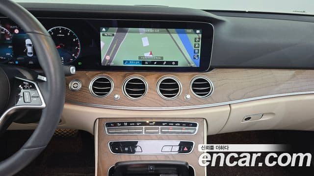Mercedes-Benz E-Class 2023 — Şəkil 13/20