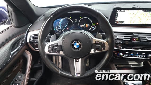BMW 5 Series 2018 — Фото 12/20