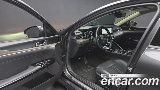 Kia K5 2021 — ფოტო 10/20