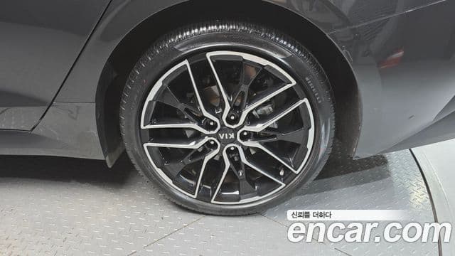 Kia K5 2021 — Şəkil 19/31