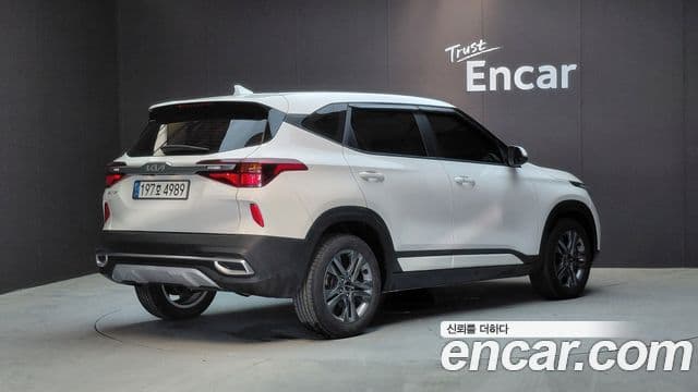 Kia Seltos 2022 — ფოტო 2/20