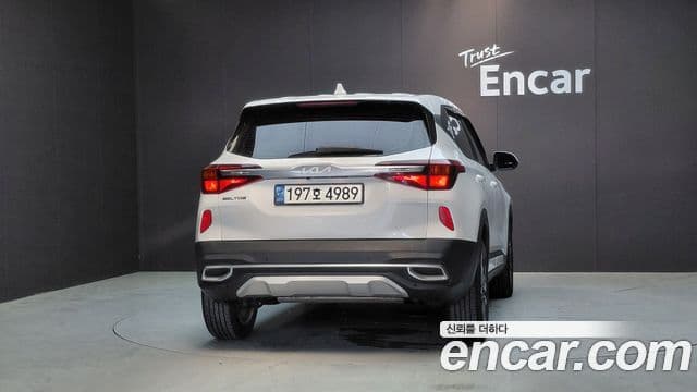 Kia Seltos 2022 — ფოტო 4/20