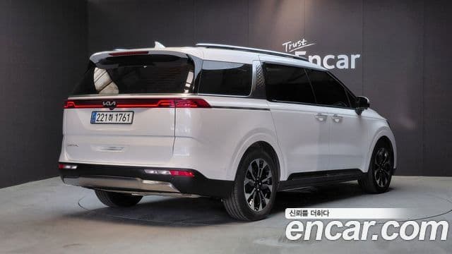 Kia Carnival 2023 — ფოტო 2/20