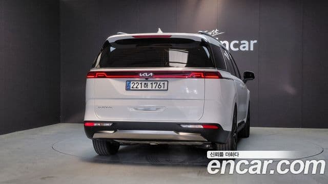 Kia Carnival 2023 — ფოტო 4/20