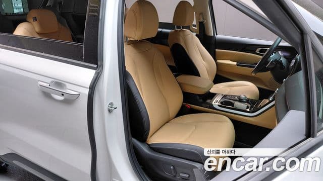 Kia Carnival 2023 — ფოტო 12/20