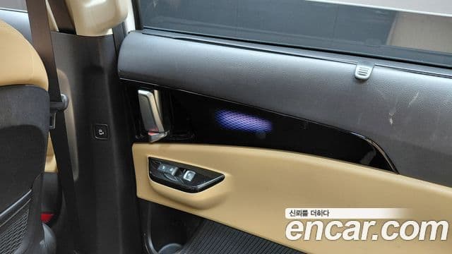 Kia Carnival 2023 — ფოტო 17/20