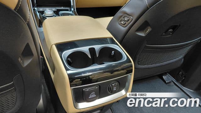 Kia Carnival 2023 — ფოტო 19/20
