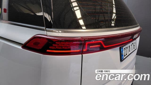 Kia Carnival 2023 — Photo 10/35