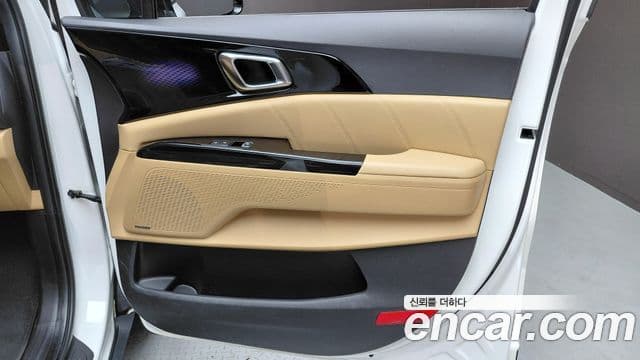 Kia Carnival 2023 — Photo 24/35