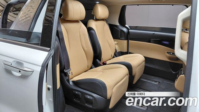 Kia Carnival 2023 — Photo 34/35