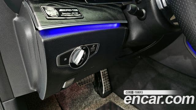 Mercedes-Benz E-Class 2020 — ფოტო 15/20