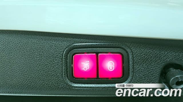 Mercedes-Benz E-Class 2020 — ფოტო 16/20