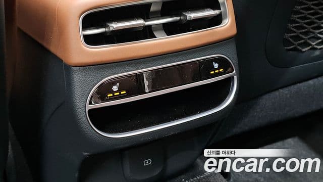 Genesis GV70 2023 — ფოტო 17/20