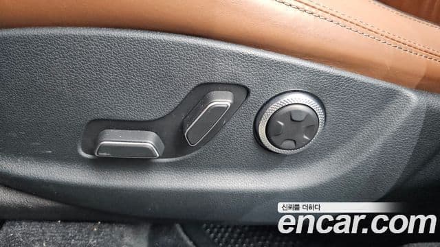 Genesis GV70 2023 — Photo 31/33