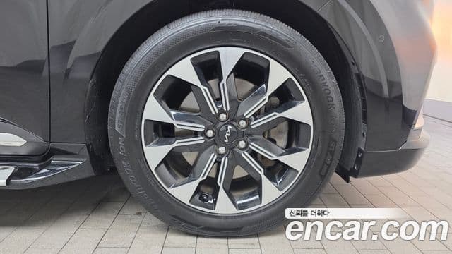 Kia Carnival 2023 — Photo 21/35