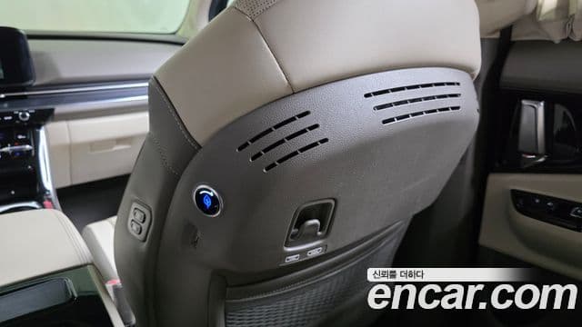 Kia Carnival 2023 — Photo 28/35