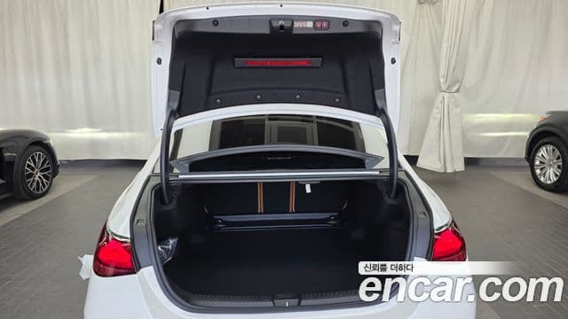 Mercedes-Benz E-Class 2024 — фото 20 из 20