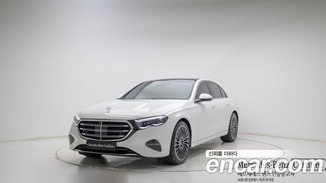 Mercedes-Benz E-Class 2025 — Photo 8/19