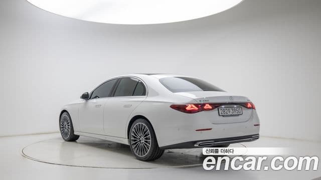 Mercedes-Benz E-Class 2025 — Photo 16/19