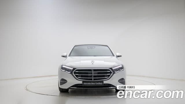 Mercedes-Benz E-Class 2025 — Photo 5/19