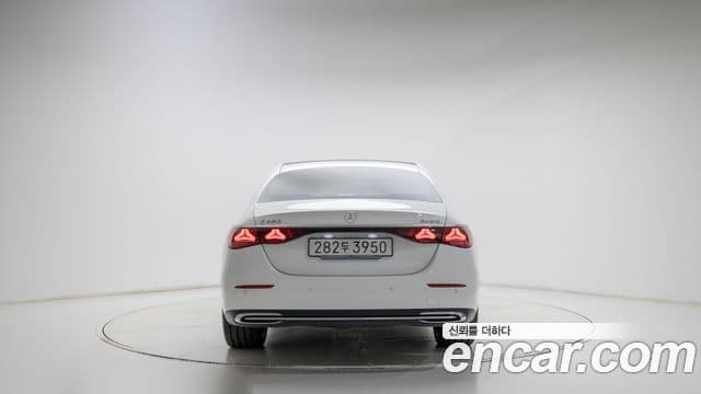 Mercedes-Benz E-Class 2025 — Photo 12/19