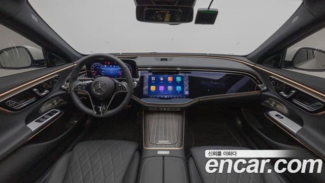 Mercedes-Benz E-Class 2025 — Photo 7/19