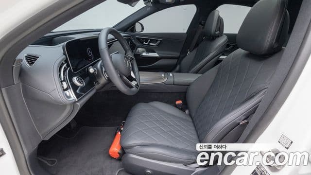 Mercedes-Benz E-Class 2025 — Photo 15/19