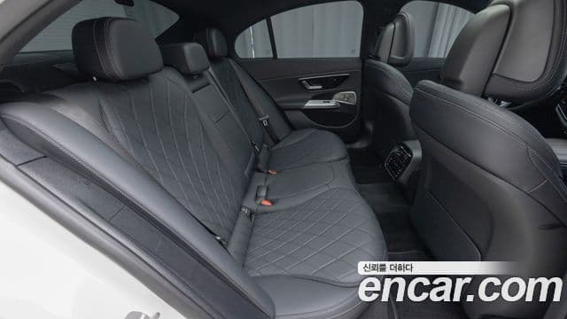 Mercedes-Benz E-Class 2025 — Photo 19/19