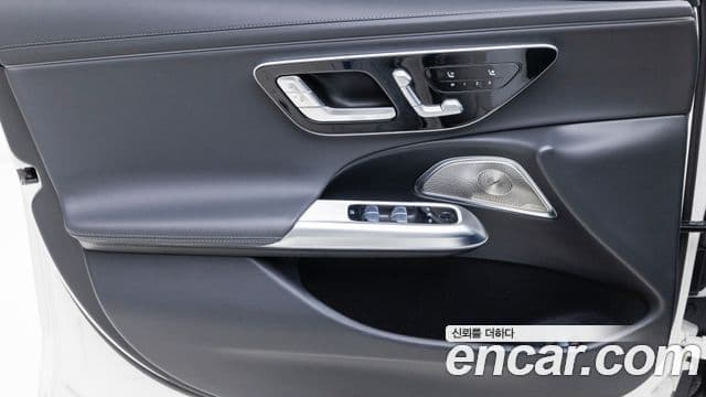Mercedes-Benz E-Class 2025 — Photo 3/19