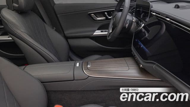 Mercedes-Benz E-Class 2025 — Photo 17/19