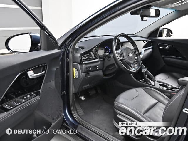 Kia Niro 2020 — ფოტო 11/20