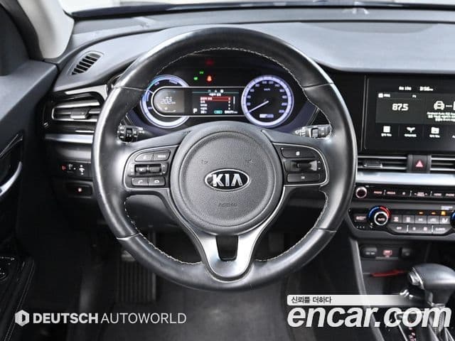 Kia Niro 2020 — ფოტო 13/20