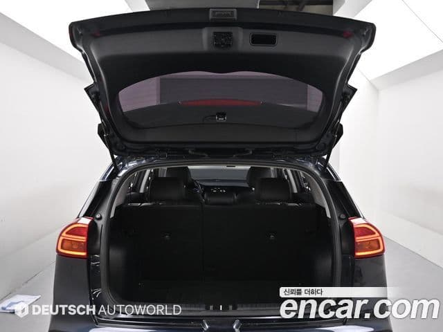 Kia Niro 2020 — ფოტო 19/20