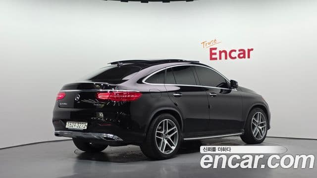 Mercedes-Benz GLE-Class 2018 — ფოტო 2/20