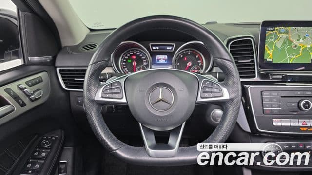 Mercedes-Benz GLE-Class 2018 — ფოტო 14/20