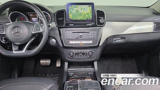 Mercedes-Benz GLE-Class 2018 — ფოტო 15/20