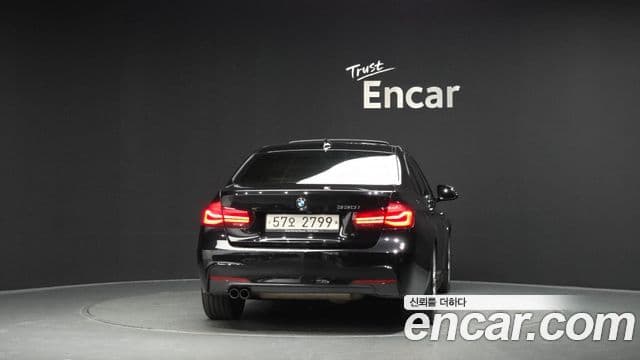 BMW 3 Series 2018 — ფოტო 4/20
