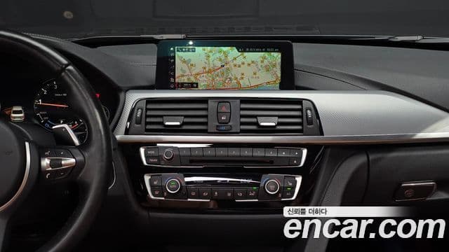 BMW 3 Series 2018 — ფოტო 15/20