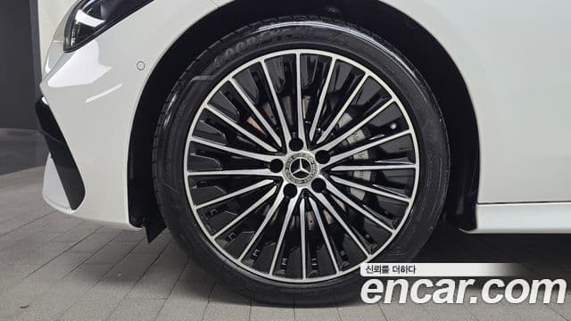 Mercedes-Benz CLE-Class 2025 — Photo 13/30