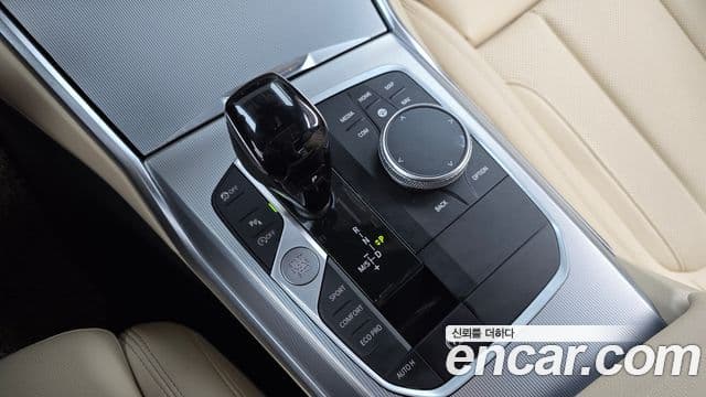 BMW 3 Series 2022 — ფოტო 8/20