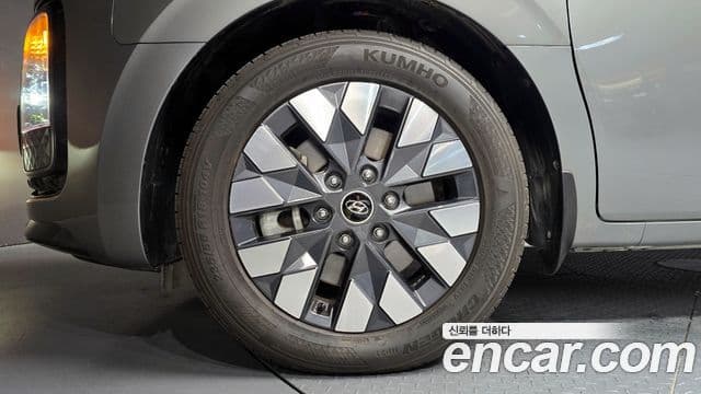 Hyundai Staria 2023 — ფოტო 3/19