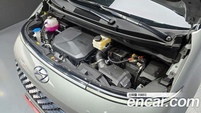Hyundai Staria 2023 — ფოტო 4/19