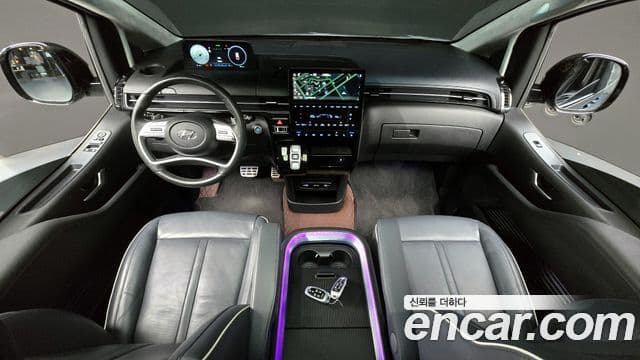Hyundai Staria 2023 — ფოტო 8/19