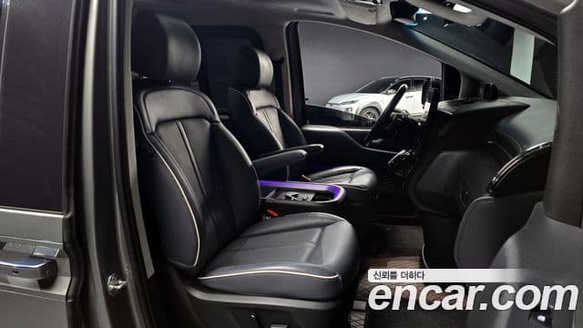 Hyundai Staria 2023 — ფოტო 7/19