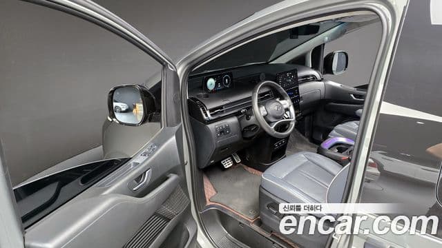 Hyundai Staria 2023 — ფოტო 9/19