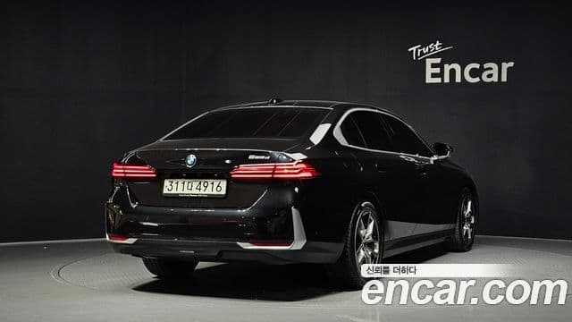BMW 5 Series 2024 — ფოტო 2/20