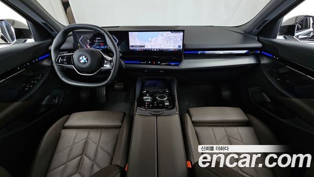 BMW 5 Series 2024 — ფოტო 7/20